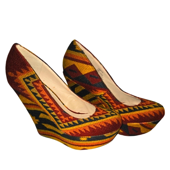 Radiant Moroccan Steve Madden Wedges (Size 7.5) - Picture 3 of 4